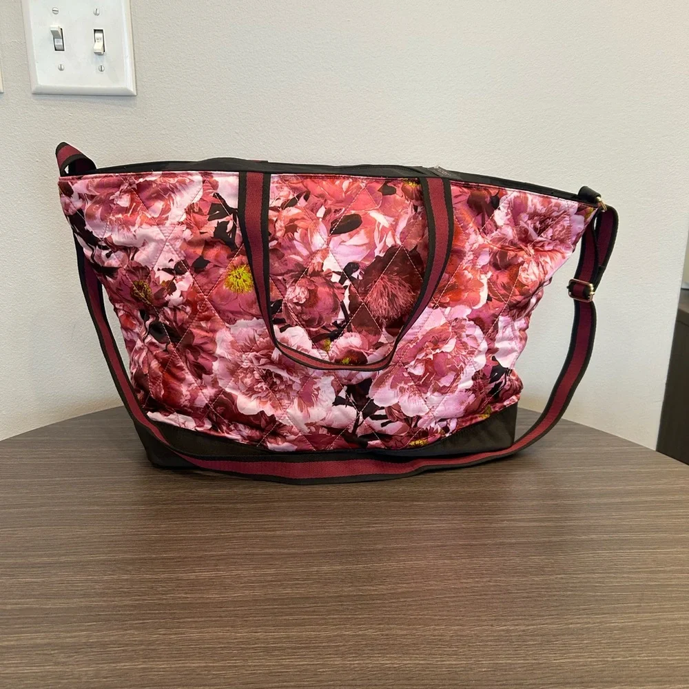 Victoria’s Secret Pink Floral Roses Quilted Weekender Bag Tote - Picture 5 of 8